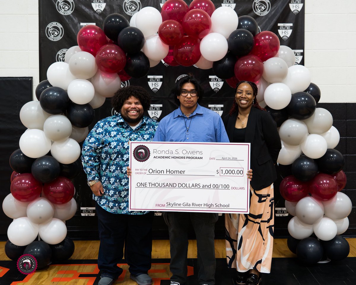 skylinegila's tweet photo. Celebrating our Skyline Gila River honor students 👏📚
Shoutout to Orion Homer, this year’s Ronda S. Owens Academic Honors Program Award recipient, earning a $1,000 scholarship! https://t.co/hxIX9drJhv