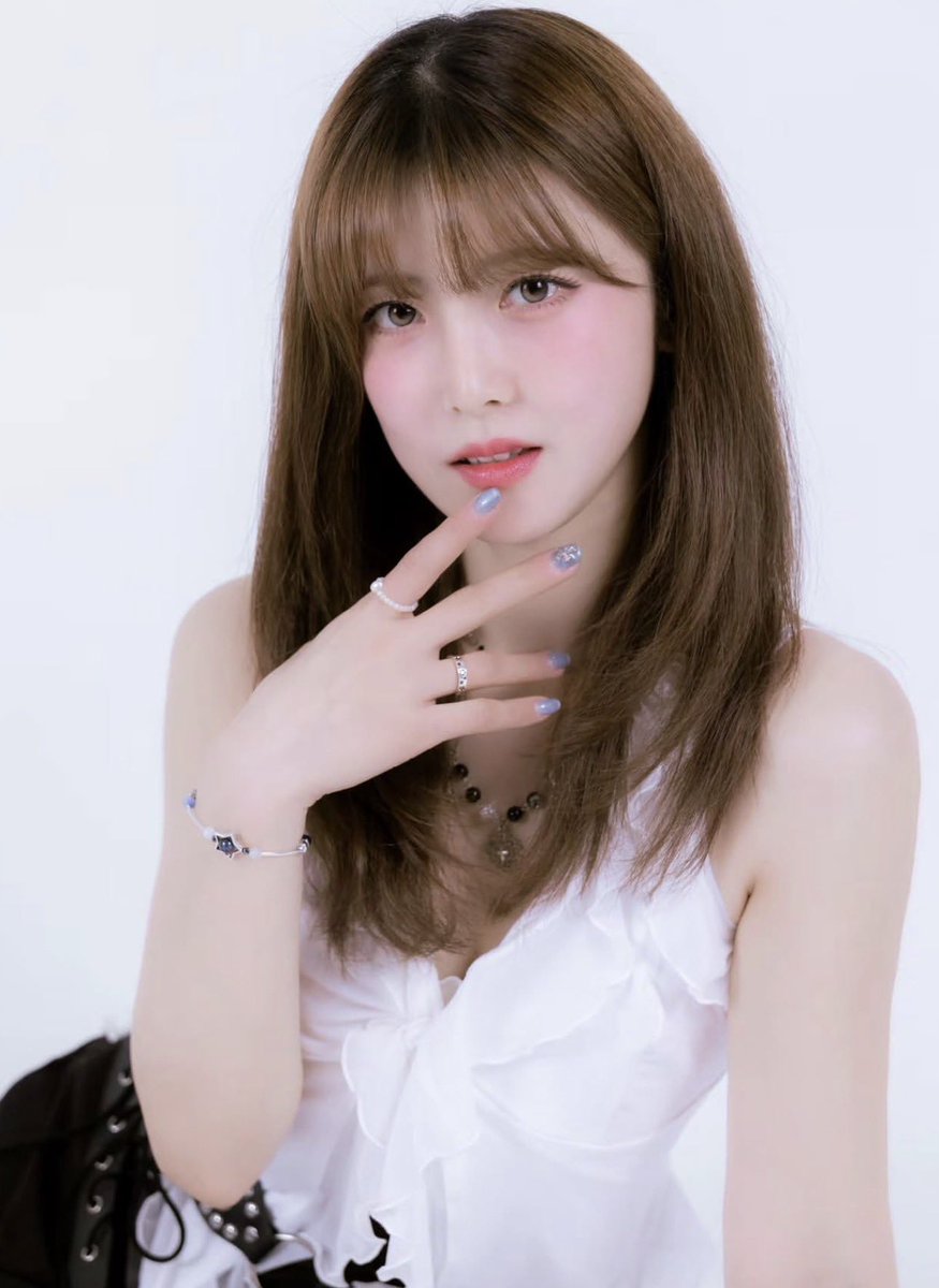 nugupromoter's tweet photo. OBZET will be making their debut soon.

OBZET consists of former ICU's Chaei, Hayu and Abin. As well as Doa (Former DAYDREAM, WE-SAY as Xindy)

Members are aged 28-30 years old. https://t.co/tfirwidJKA