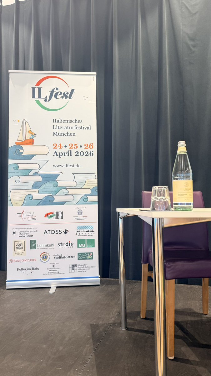 ValentinaLinz's tweet image. Inizia IL FEST, tour de force di interviste!Primo ospite: Fabio Stassi. La sua sensibilità unica e la capacità di raccontare come i libri curano l’anima mi hanno emozionata. Inizio perfetto! 
#libri #booklove #interviste