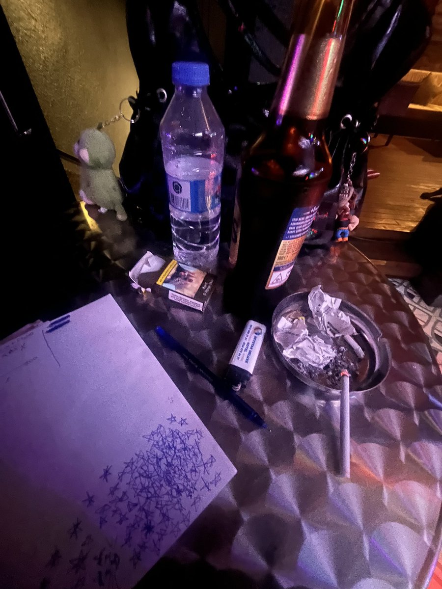 tutsakmitralyoz's tweet image. şurada üç saat oturup para kazandık…#dreamjob