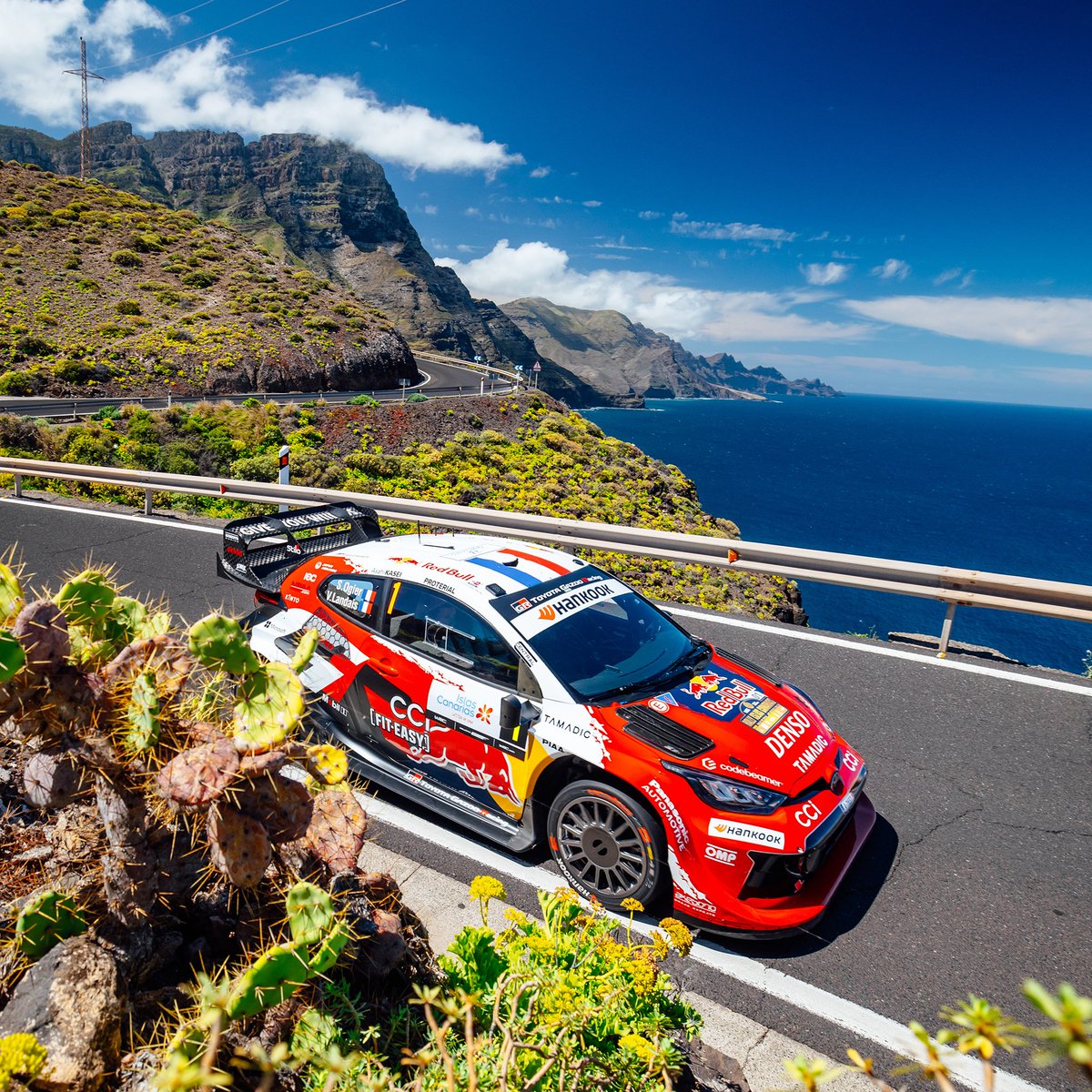 SoyMotor's tweet image. 🔛Rally Islas Canarias: Sébastien Ogier cierra como líder la jornada de viernes

👉Toyota comanda en el asfalto canario con el francés al frente y Oliver Solberg segundo

🔝Dani Sordo continúa como el mejor piloto de Hyundai

#WRC @RIslasCanarias