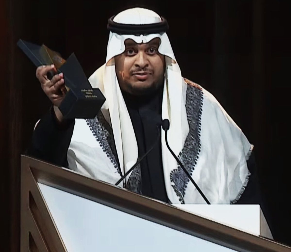 ☈ | 6 R B A N tweet media