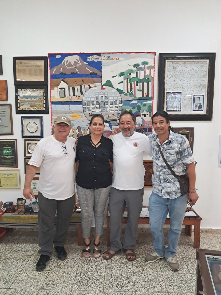 LimaLeiram13637's tweet photo. Se recibe en la ELAM a hermanos chilenos de la Fundación VARSOT con donativos para el área de Estomatologia de nuestra Universidad. 
Gracias, Gracias, Gracias!!!!
#CubaNoEstáSola 
#CubaVencerá 
#ElamViveyCrece https://t.co/F0Z4pTgajW