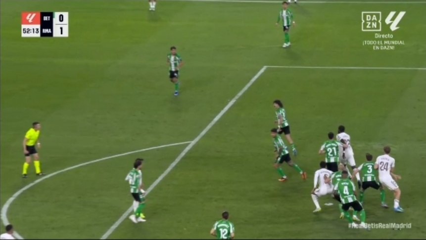 MrAsubio's tweet image. #Betis #Madrid

👐🏻 Balón aéreo hacia área bética donde el balón cae a la zona de Bellingham y Amrabat y donde vemos al marroquí empujando con los dos brazos y en el aire al inglés.

📌 ES PENAL.

👮🏻‍♂️:❌️
📺:❌️

▪️Para mí es penal al haber intensidad suficiente en lo que hace...