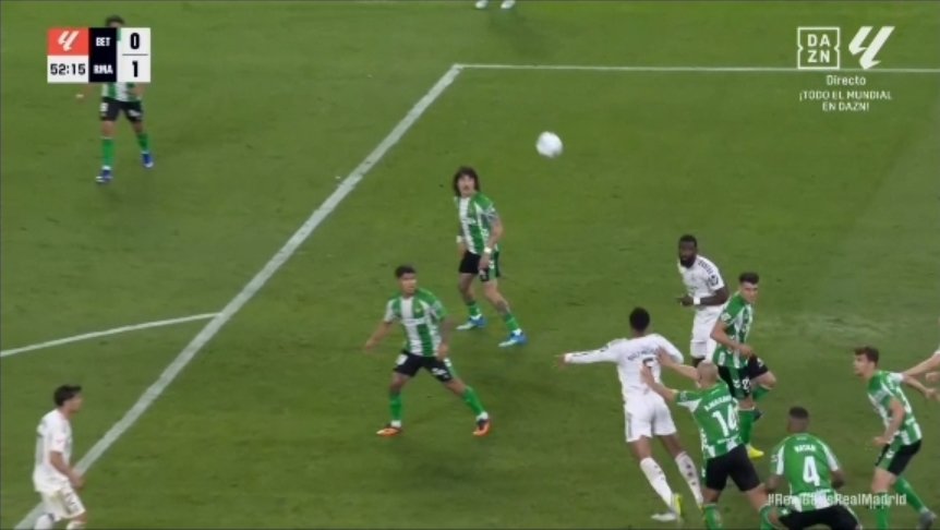 MrAsubio's tweet image. #Betis #Madrid

👐🏻 Balón aéreo hacia área bética donde el balón cae a la zona de Bellingham y Amrabat y donde vemos al marroquí empujando con los dos brazos y en el aire al inglés.

📌 ES PENAL.

👮🏻‍♂️:❌️
📺:❌️

▪️Para mí es penal al haber intensidad suficiente en lo que hace...