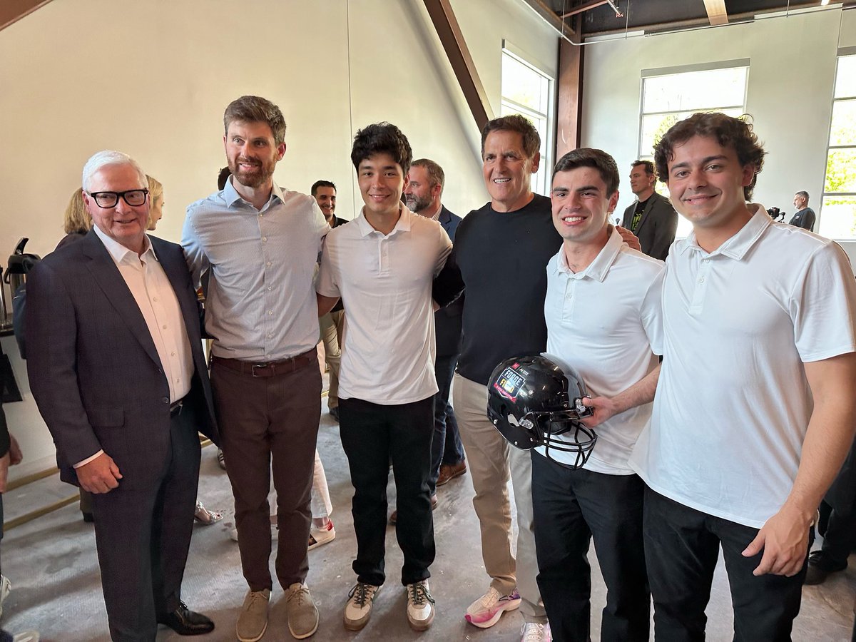 CMU_ECE's tweet photo. At the Forge to Field Competition, three #cmuece seniors pitched ServeSense, a smart racket system that delivers real-time swing data and personalized AI coaching. The team received commitments of funding and interest from @mcuban and Ed Stack. 

https://t.co/uRdCDuW8bt https://t.co/zl7o2m8TCI