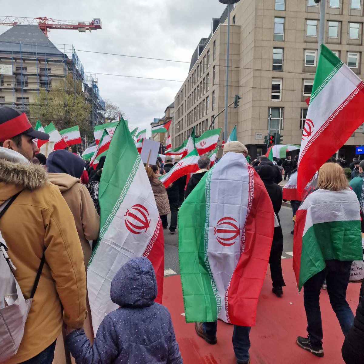 دیسکو تو ایران؟
نه نه نه!
کوچه به کوچتون رو حسینیه میکنیم :)
