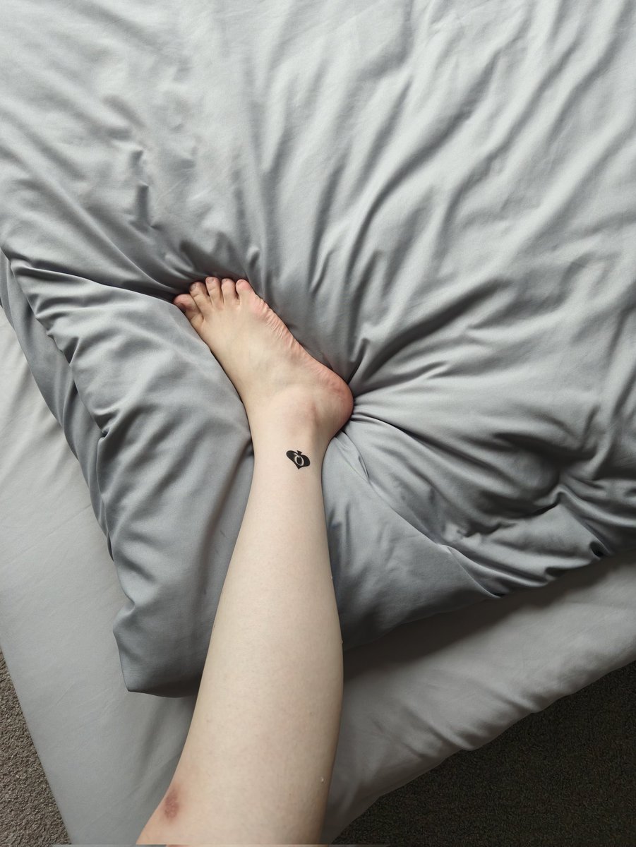 cute_she_is's tweet image. Well, I know many Asian men &amp;amp; White men are offended by my Queen of Spades ♠ tattoo. But I urge you guys to take a look at your own size, because men who are confident in their own size never get angry 🤏

#QOS #BLACKED #ASIAN