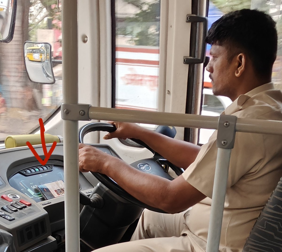Imhotep1126's tweet photo. @myBESTBus Bus number MH01EW3056 . Route number 392 Vikroli - Majas. Driver watching cricket highlights and not focused in driving. Also subjected to rash driving due to negligence. Kindly look into this serious matter as passenger life is at risk.@mybmc https://t.co/bHiQdNp02h