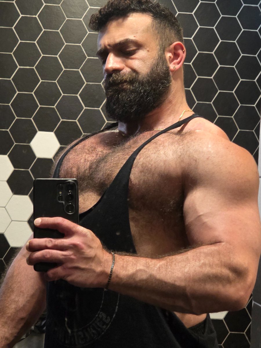 GuyMotola's tweet image. It's a trap(#shouldersDay)
#gym #Shoulders #bodybuilding