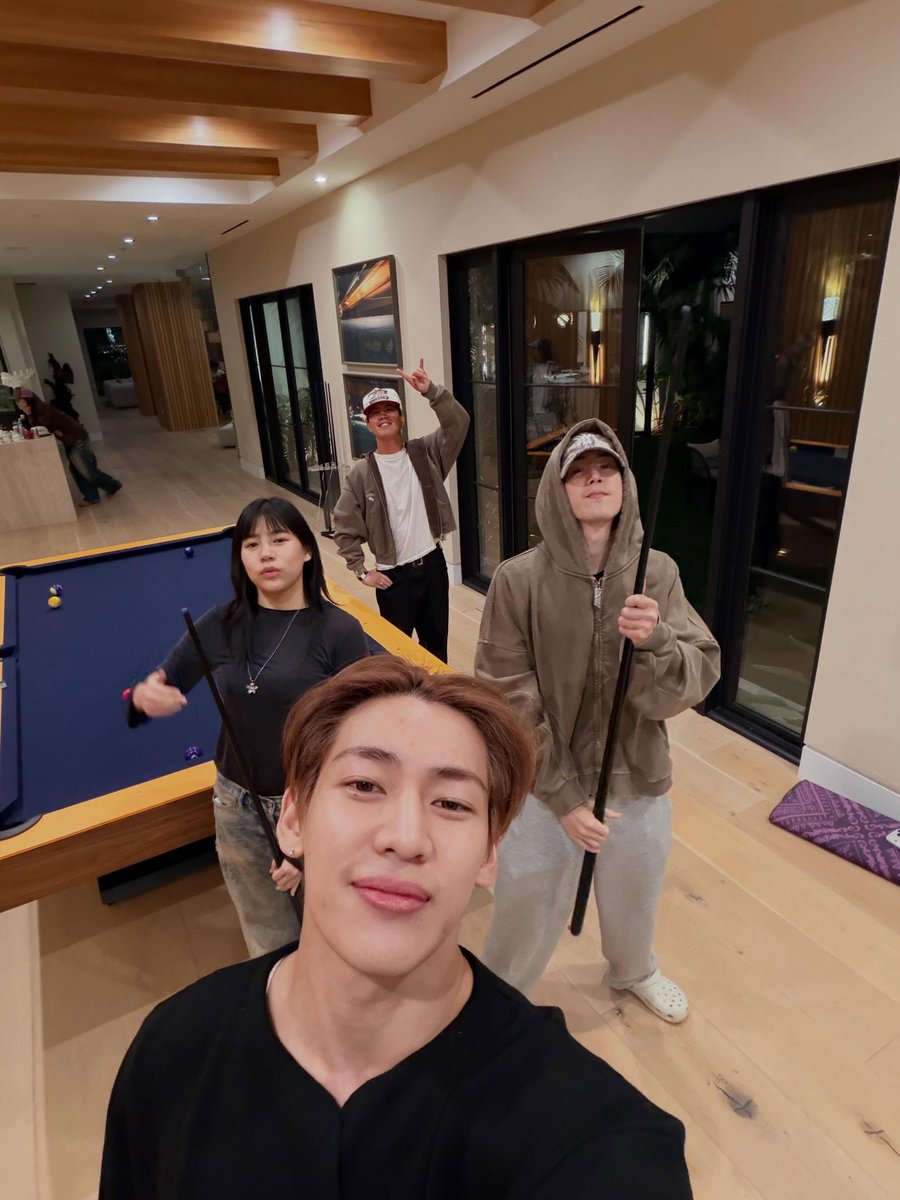 93again's tweet image. ฟินแบบอฟช มาร์คแบมอินแอลเอ ฟินมาก😭🤟🏻 

#MarkTuan #BamBam #MarkBam