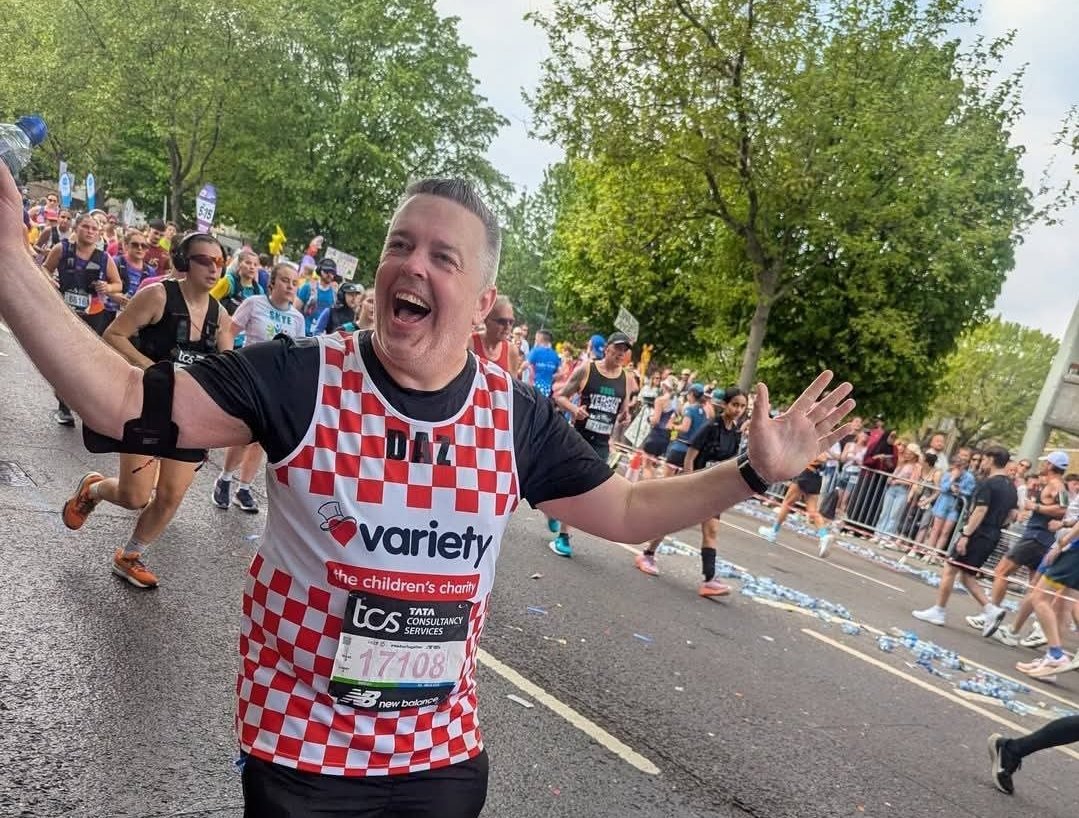 dazdazzle's tweet photo. Speaking with @Fionamills1 tomorrow (Sat 25th Apr) just after 9am on @RadioHumberside / @BBCRadioLincs about #londonmarathon @varietygb #teamvariety &amp; @JubileeCentral @HullLordMayor Charity gig helping @onepunchhull/STAND/Variety > Fri 8th May thank you producer @hayley_grice 😊 https://t.co/Tp4LWvUdS1