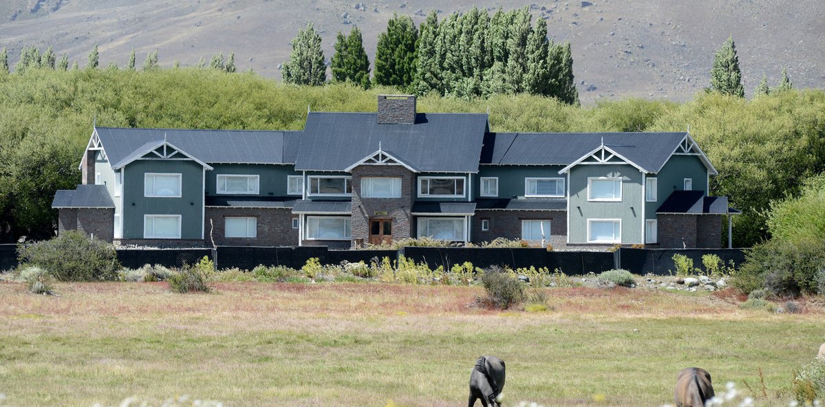 LOS BIENES QUE PERDERÁ CRISTINA KIRCHNER POR LA CAUSA VIALIDAD

Lectura rápida
La Cámara de Casación ordenó avanzar con la ejecución patrimonial para cumplir con el decomiso de casi $685.000 millones. En una primera etapa, se ejecutarán 20 inmuebles de la ex presidenta y más de