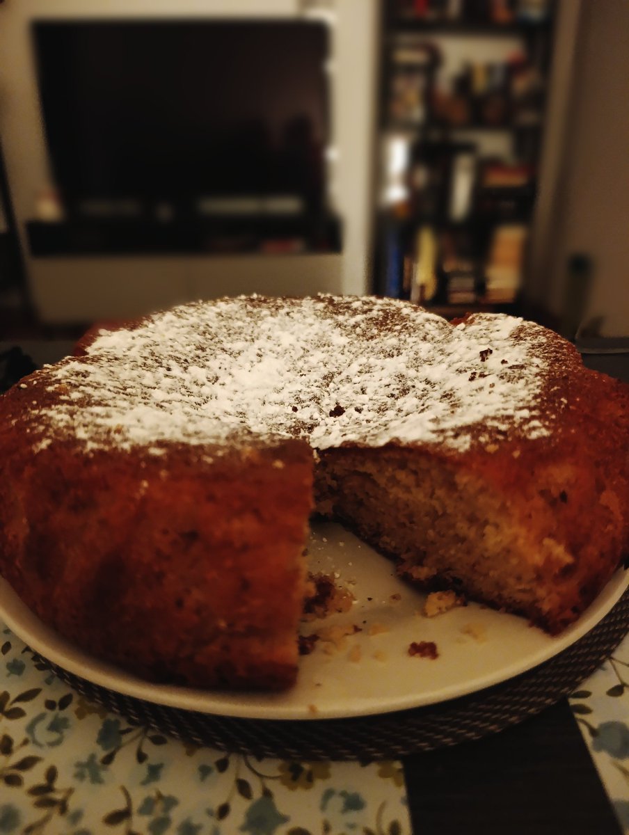 ¿Es muy de tradwife recibir a tu marido de un viaje de curro con un bizcocho de limón casero? 😜