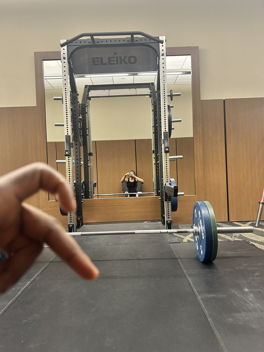 Streaker0's tweet photo. Me after getting into an accident cause these weights ain’t gonna lift themselves https://t.co/EX4oBYr69C
