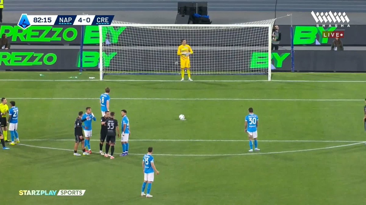 حارس كريمونيزي يتصدى لركلة جزاء أمام نابولي 
