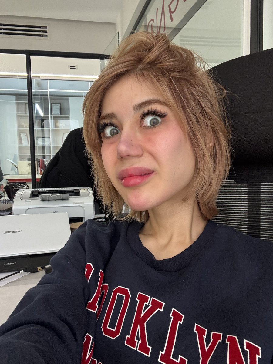 ArmitA (آرتیتیلی) tweet media