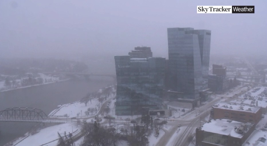 PQuinlanGlobal's tweet image. Dozens of crashes as a big blast of winter hits #Sask on this April 24 and a snowfall warning gets re-issued for Saskatoon. We'll have the latest ahead at 5, 6 &amp;amp; 10 on @GlobalSaskatoon @GlobalRegina #skstorm #yxe #yqr