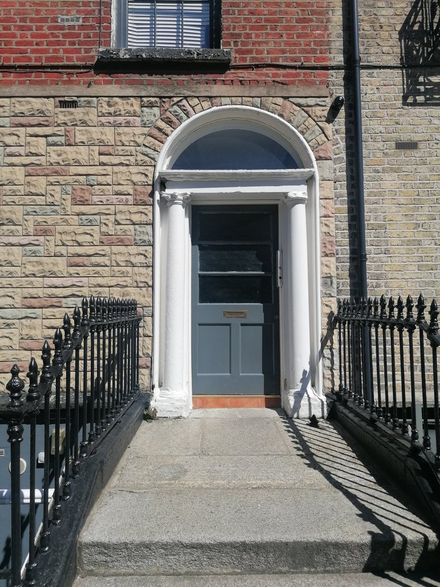 RobCross247's tweet image. A crime against Georgian Dublin. 🙈 
#Dublin