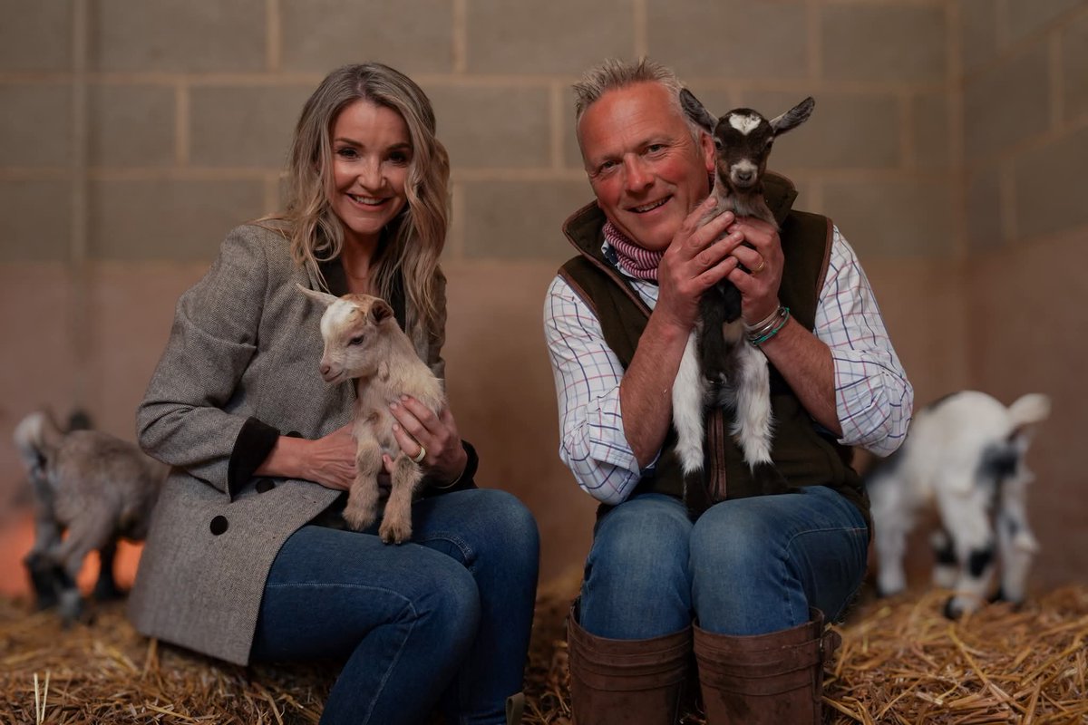 basnettdavid1's tweet photo. Tv 📺 #NowWatching Wednesday's @channel5_tv #SpringtimeOnTheFarm 🐴 🐄 🚜 🐑🎪 https://t.co/1fPl8sZyFc