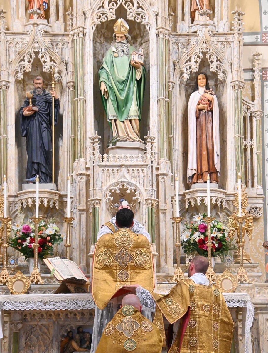 Pray The Rosary tweet media