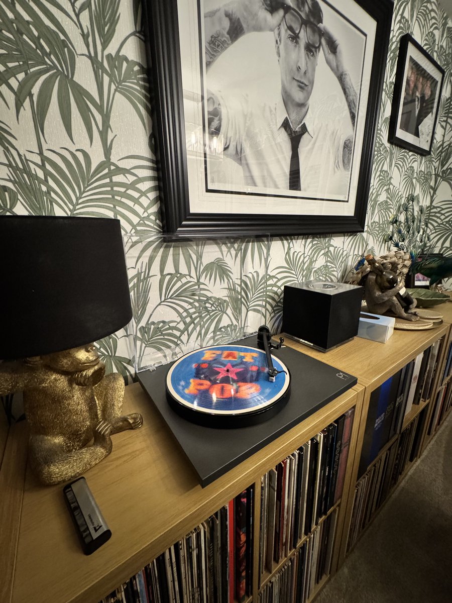 derek_churchill's tweet photo. #NowPlaying #FatPop #Weller Shades Of Blue @leahweller https://t.co/Fuv3l9k0Jk