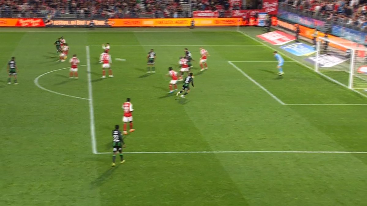 RMCsport's tweet image. INCROYABLE MAIS VRAI ! Mené 3-0 à la mi-temps, Lens égalise à 3-3 à la 95ème minute à Brest !
rmcsport.bfmtv.com/football/ligue…