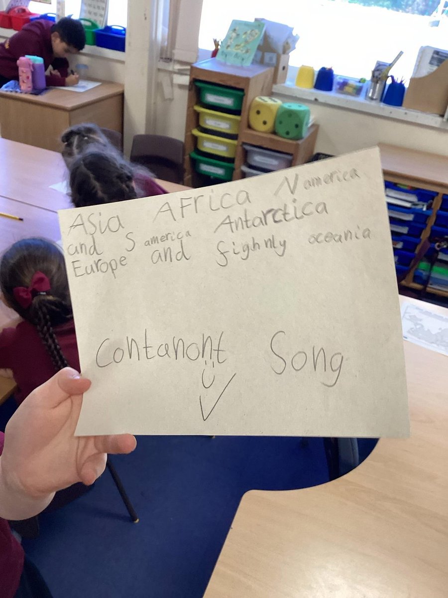 Oughtringtoncps's tweet image. This week Year 1 have been learning all about the Earth’s continents. Great work Year 1. #Lovelearning #workinglikeageographer