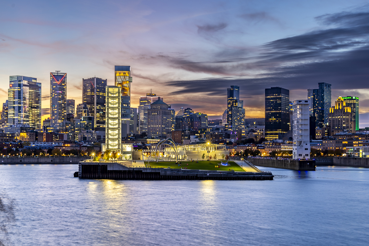 Montreal's tweet image. Happy Monday — from Montréal! 👋

📷 @evablue #montreal