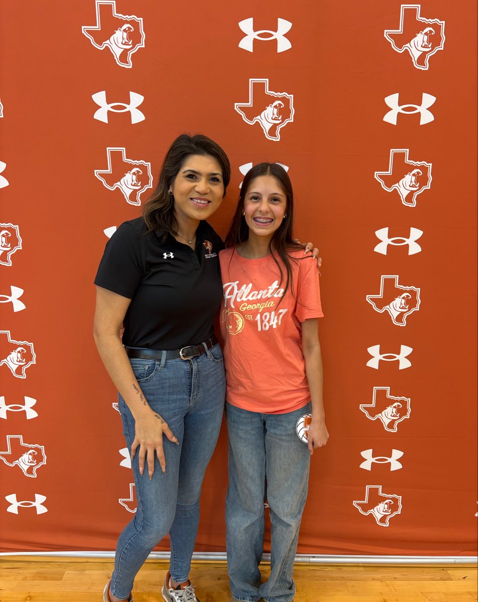 BigHec01's tweet photo. My big girl (w/her future high school coach, @_jmart15) is a few months from starting high school🥲 & starting her @HuttoVball🏐 career…#HippoNation🧡🦛🖤 #ClassOf2030🎓 https://t.co/GEVNxWJQOj https://t.co/Y6ILhQo8Nb