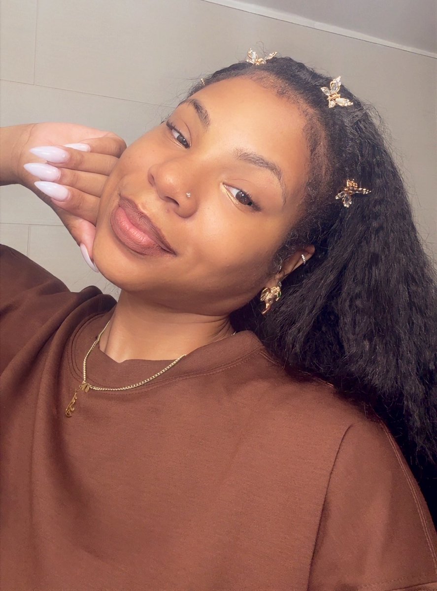 𝐢𝐦 𝐫𝐞𝐚𝐥𝐥𝐲 𝐭𝐡𝐚𝐭 𝐠𝐢𝐫𝐥 ✨ tweet media