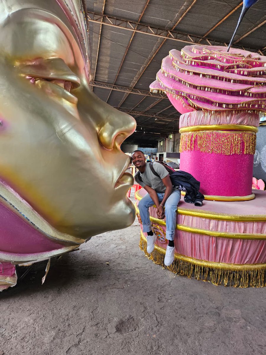 wilkerDias13's tweet image. Uma das experiências com que sempre sonhei realizou-se ao visitar #SãoPaulo , a Escola de samba #RosasDeOuro ... e foi um dos melhores dias da minha vida! Já há muito tempo que não me divertia tanto