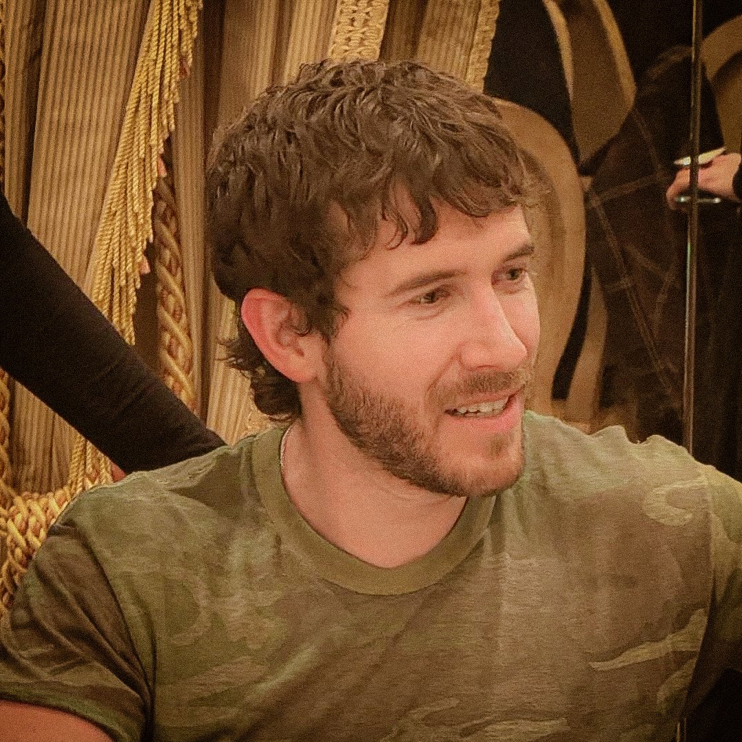 T🌻 | 📿 tweet media