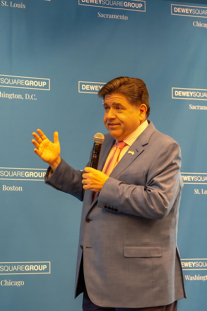 DeweySquare's tweet photo. Great crowd and energy at Dewey Square Group’s Chicago office reception!  Thank you @GovPritzker and  @LtGovStratton, along with DSG clients and friends, for joining us. Photo credit: Gary Gordon, Flash Vibe Imaging https://t.co/NRn8H8RZMq