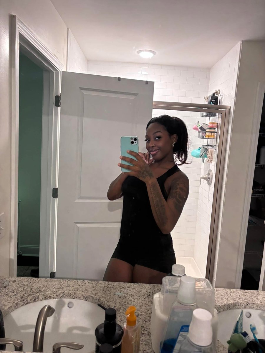 avacarter_'s tweet photo. me being cute knowing my kids loading chaos 😂 https://t.co/E2uhyyE3PO