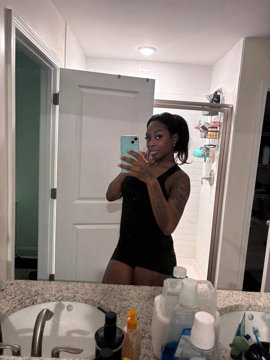 avacarter_'s tweet photo. me being cute knowing my kids loading chaos 😂 https://t.co/E2uhyyE3PO
