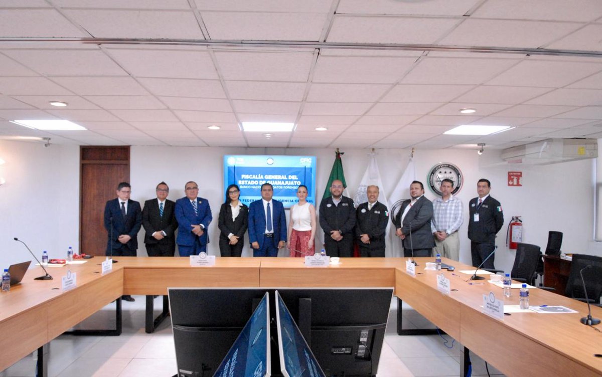 FGEGUANAJUATO's tweet photo. ✨FGEG | FORTALECIMIENTO DE LA COORDINACIÓN NACIONAL EN INTELIGENCIA FORENSE Y JUSTICIA HUMANISTA

En una reunión de alto nivel celebrada en la Ciudad de México, la Fiscalía General del Estado de Guanajuato refrendó su compromiso con el fortalecimiento de la coordinación interinstitucional para consolidar la integración al Banco Nacional de Datos Forenses.

Para dar atención directa a este encuentro estratégico, integrantes clave de la Fiscalía se trasladaron a la capital del país, participando activamente en el diálogo técnico y operativo que impulsa una procuración de justicia más eficaz y articulada a nivel nacional.

Destacó la participación de Edna Patricia Cepeda Morales, titular del Centro Federal de Investigación Criminal, así como de Faustino Parra Rivera, titular de la Agencia de Investigación Criminal del Estado de Guanajuato.

Asimismo, formaron parte de esta mesa de trabajo:

Sergio Teodoro Fausto Gutiérrez, titular de la Unidad de Identificación de Personas Fallecidas
Francisco Javier Chao González, titular de Servicios de Investigación Forense
Lucía Acosta Gómez, Fiscal Especializada en Investigación de Delitos de Desaparición Forzada y Desaparición Cometida por Particulares

Este encuentro permitió fortalecer la coordinación técnica, el intercambio de información y las capacidades institucionales, consolidando una visión compartida donde la ciencia forense y la inteligencia criminal se ponen al servicio de la verdad.

En la Fiscalía de Guanajuato trabajamos con un enfoque humanista, colocando en el centro a las víctimas y sus familias. La suma de esfuerzos entre instituciones es clave para avanzar hacia una justicia más cercana, eficiente y con sentido humanista.