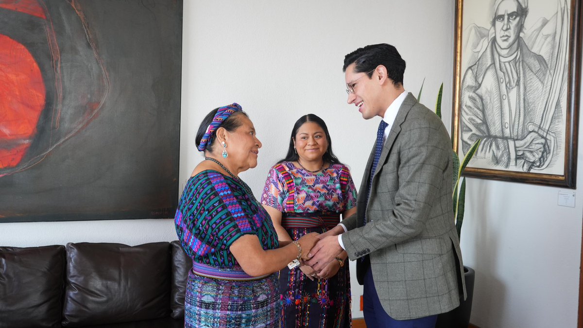OnceNoticiasTV's tweet image. 💜🗣️ #Entérate | Rigoberta Menchú será consejera para los Derechos de las Mujeres y los Pueblos Indígenas en la Política Exterior de México, anuncia @SRE_mx.

Rigoberta, quien posee el Premio Nobel de la Paz, contribuirá para lograr una política integral que proteja los derechos