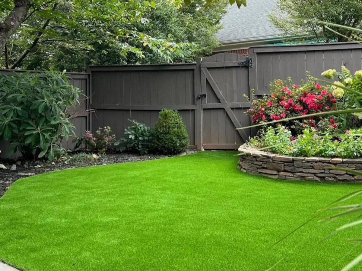 CarolinasTurf's tweet photo. Elevate your property's allure with our landscaping solutions! 

😍 From rejuvenating landscape beds with vibrant plantings and mulch to adding artificial turf, we redefine outdoor beauty. 📞 Call (704) 272-2688 to get started!

https://t.co/oAa1aLHQYg https://t.co/PZNeBPHIUZ