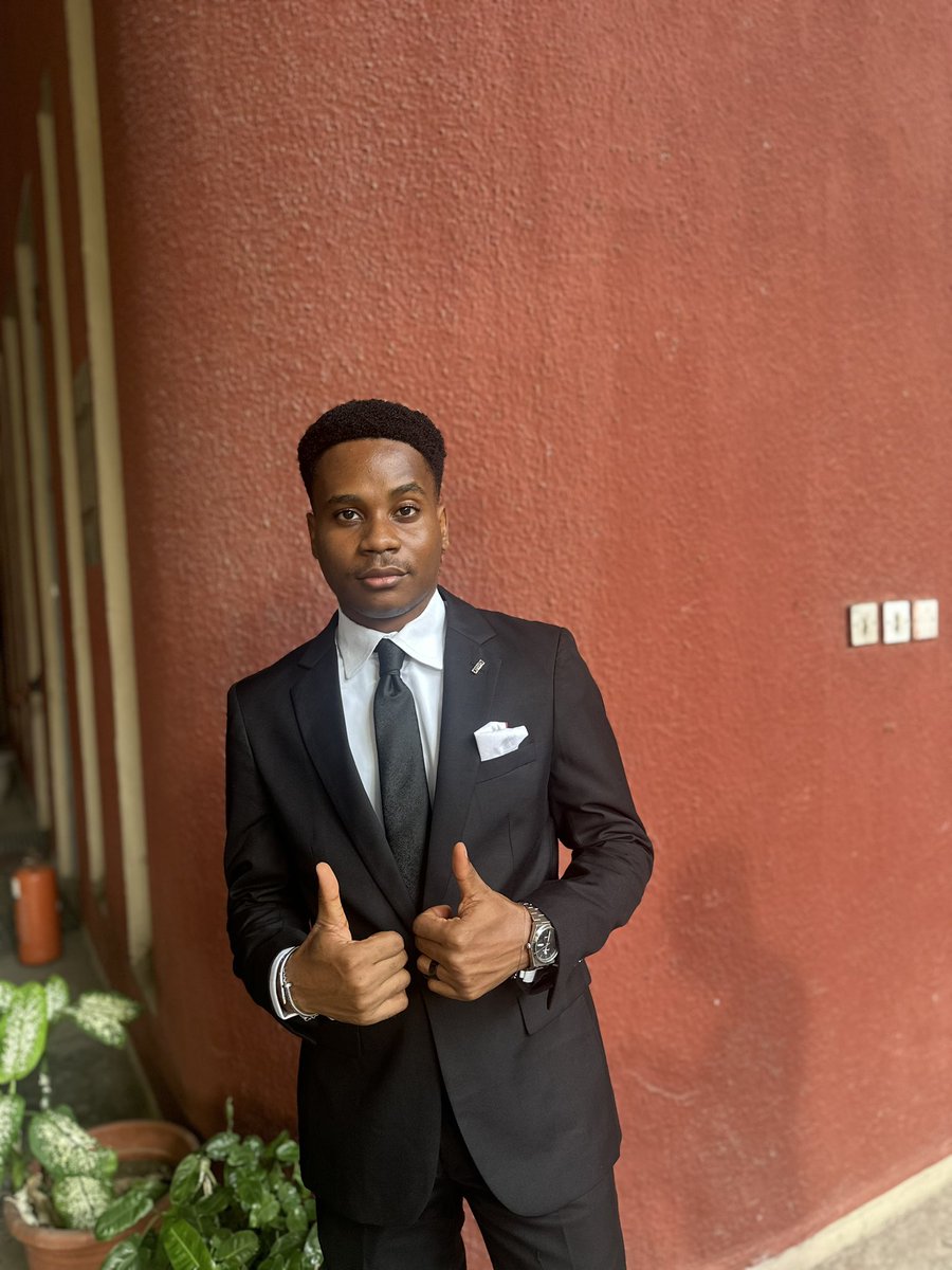 Kufre_Idiok's tweet photo. 1/3 dining terms kept with the BOB.

it takes a village, literally. https://t.co/he5OVpPshE