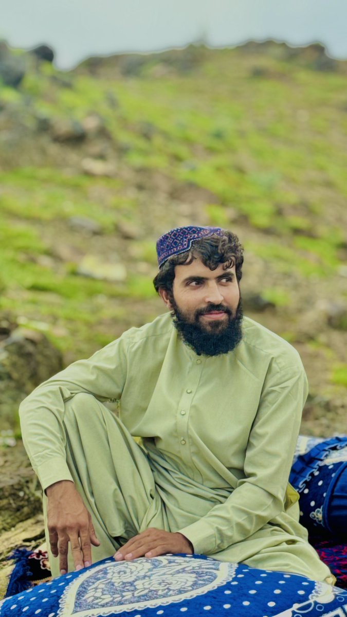 iammapashtoon's tweet photo. “Life taught me More than people ever could
Smiling Outside, Thinking Deeply inside
I carry Stories That no one Can See

"ژوند ماته د خلکو په پرتله ډیر څه زده کړل
"بهر موسکا کول، دننه ژور فکر کول
"زه داسې کیسې لرم چې هیڅوک یې نشي لیدلی https://t.co/iJedPjQ8nk