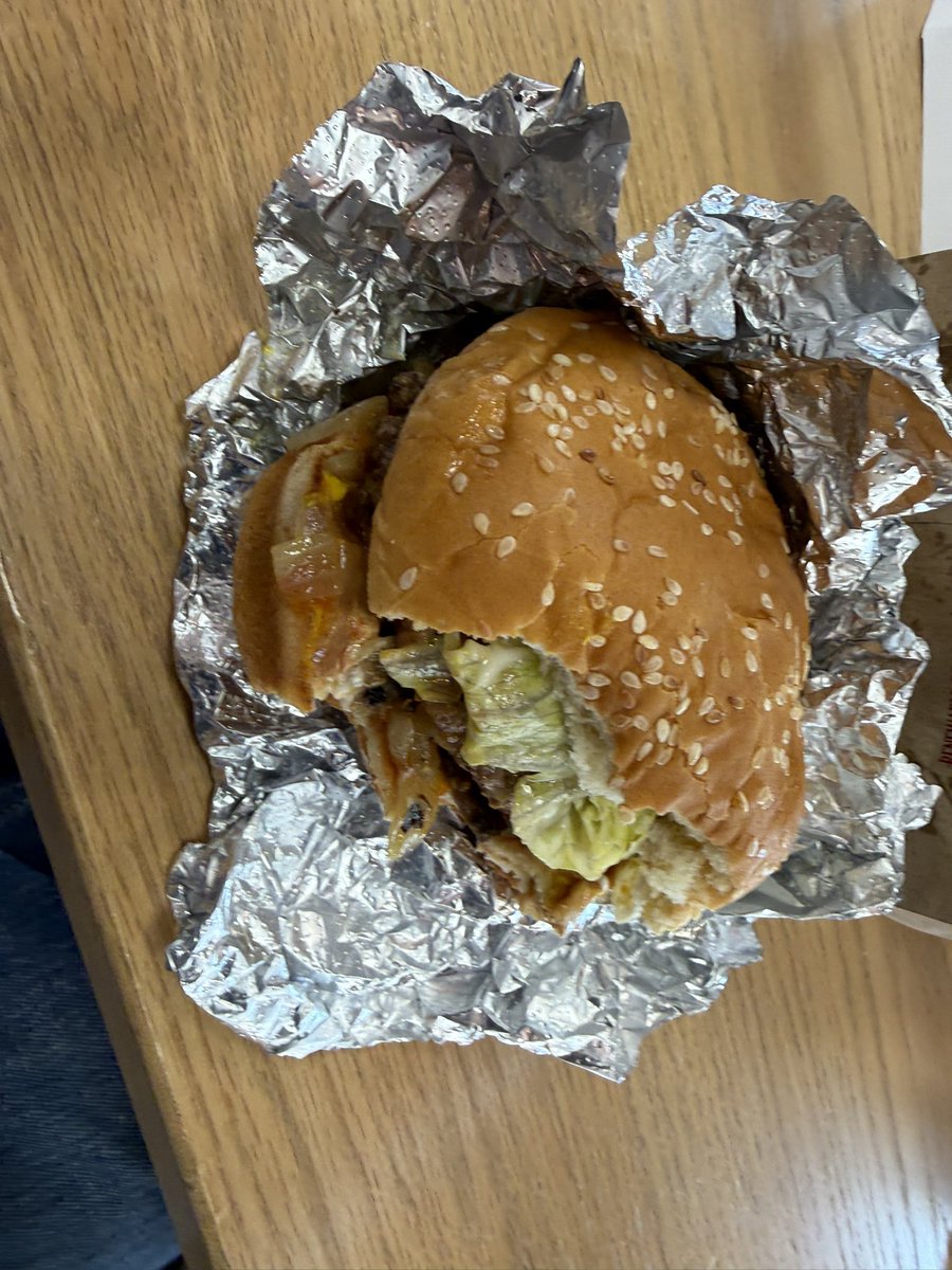 troybolton75's tweet image. I just had a burger from Five Guys for the first time and instantly came in my pants #RECOMMEND #BurgerMoment #Burger #Niche #Sus