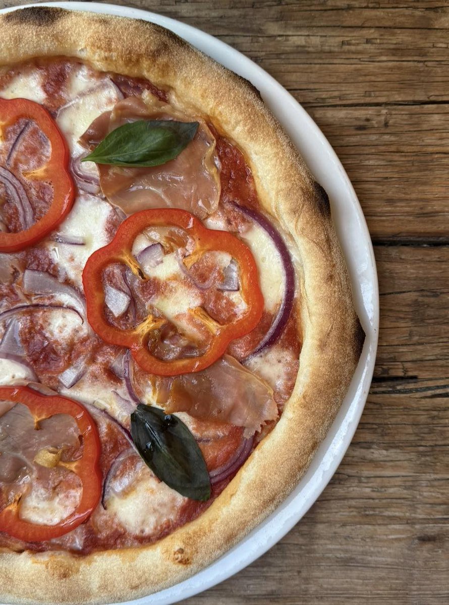 TasteCheshire's tweet image. Oh Yes 🙌🏽
Wednesday is here again!!
And that means Ring O' Bells 2 for 1 Pizza Wednesday
🍕🍕🍕🍕🍕🍕🍕🍕🍕🍕🍕🍕🍕🍕🍕🍕

#pizzaday #2for1 #pizzas #alfrescodining
#ringobellschester tastecheshire.com/places-to-eat/…