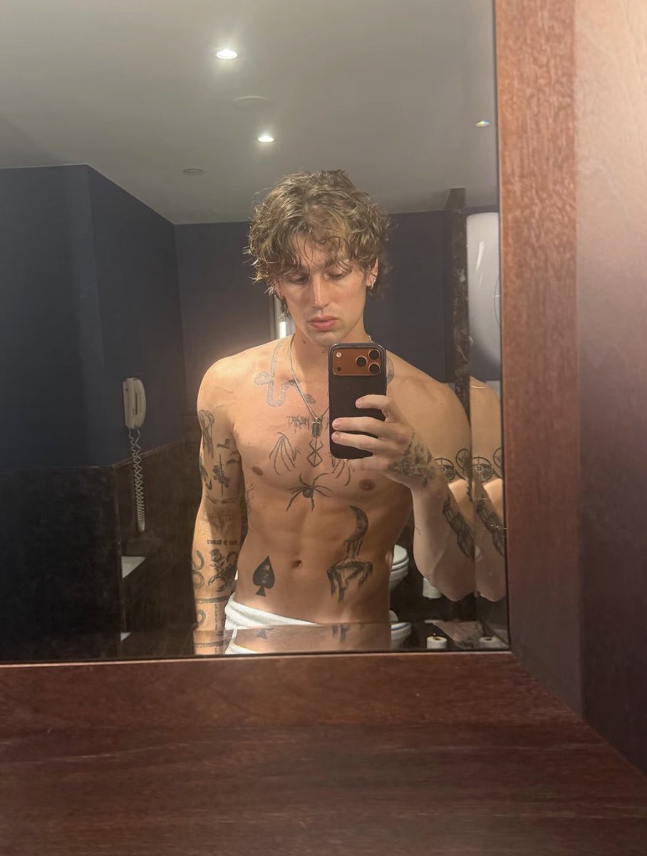 𝙳𝚊𝚒𝚕𝚢 𝕍 tweet media