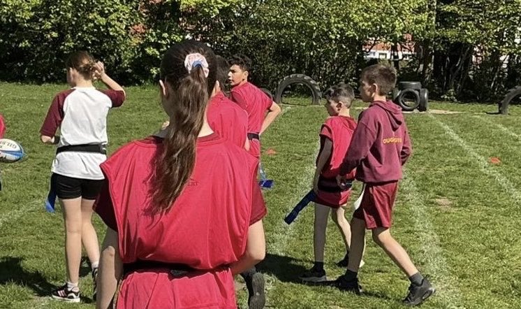 Oughtringtoncps's tweet image. Year 6 had a visit from @SaleSharksRugby. They had an amazing time developing their rugby skills in the sunshine. #year6 #rugby