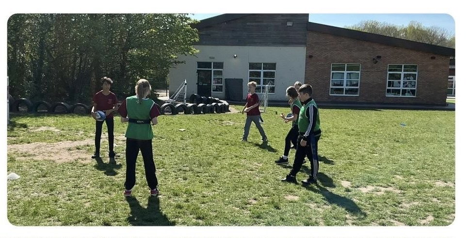 Oughtringtoncps's tweet image. Year 6 had a visit from @SaleSharksRugby. They had an amazing time developing their rugby skills in the sunshine. #year6 #rugby