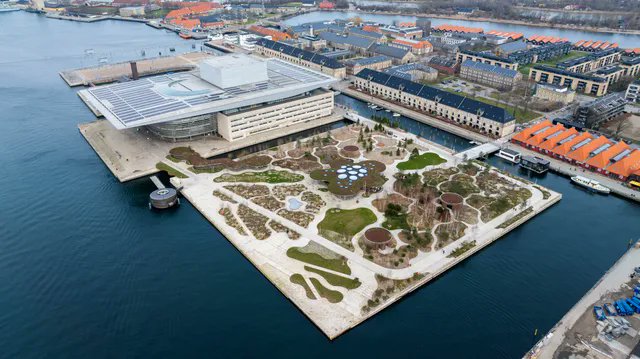 globalrotalar's tweet image. Dünyanın en mutlu şehri #Kopenhag’a davetlisiniz! 🇩🇰✨

Renkli evleriyle Nyhavn, masalsı Tivoli Bahçeleri ve tasarım harikası sokaklar... Kopenhag sadece bir şehir değil, bir yaşam biçimi. 🚲 kanallarda kaybolmaya hazır mısınız? 🌊

Sizin rotanız hangisi? 👇
