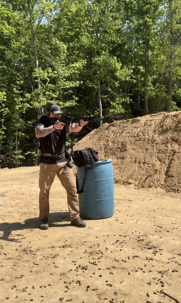hoggbylgja's tweet image. ‘Murica. Did some actual training today. These were from a SWAT team qual test and I wanted to see how I’d stack up. Not too shabby. 
Shooting a #danieldefense DDM4V11 pro, a DD PDW in .300BLK, and a G5 #Glock 19.