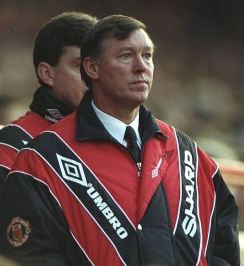 MUFCPremYrs's tweet image. Sir Alex in a couple of terrific #MUFC coats from the Nineties.
