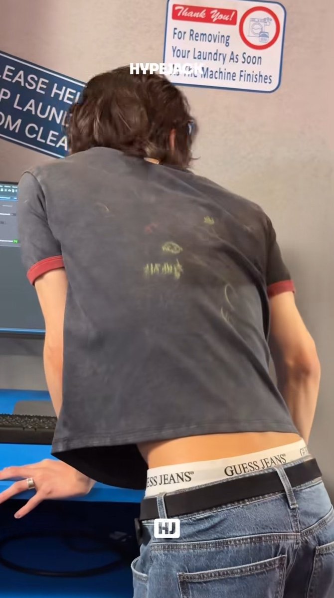 كان صعب علي اقولها بس خصره انحف من خصري 😔